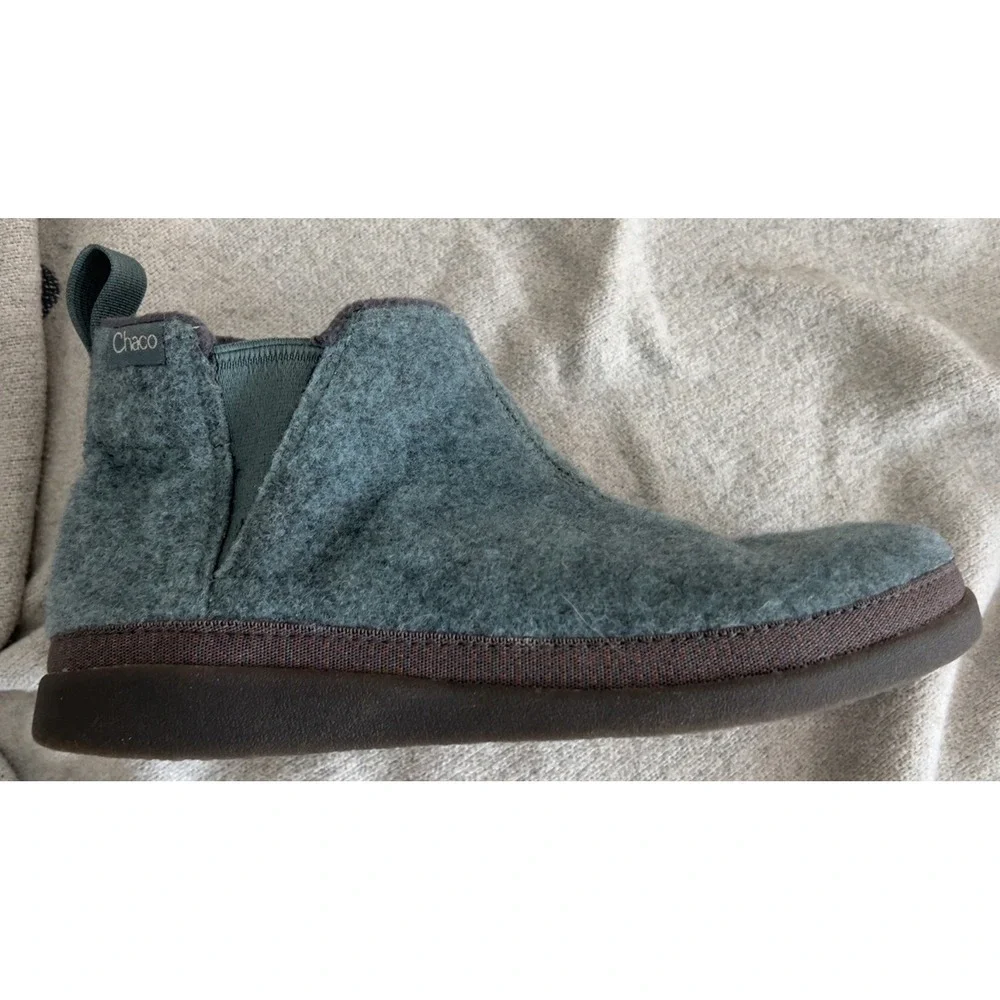 Women's Chaco Revel Chelsea boots in a blue/gray felted fabric | SZ: 7.5